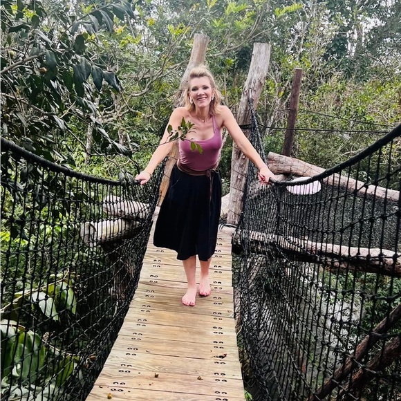 Meet your Posher, Jessica - Picture 3 of 3